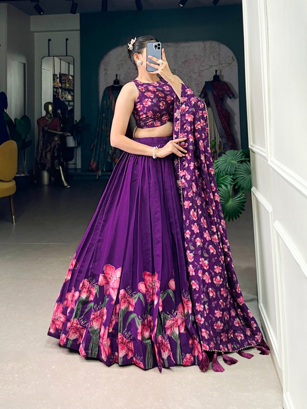 The Perfect Blend of Tradition And Sparkle Lehenga Choli (1254116)