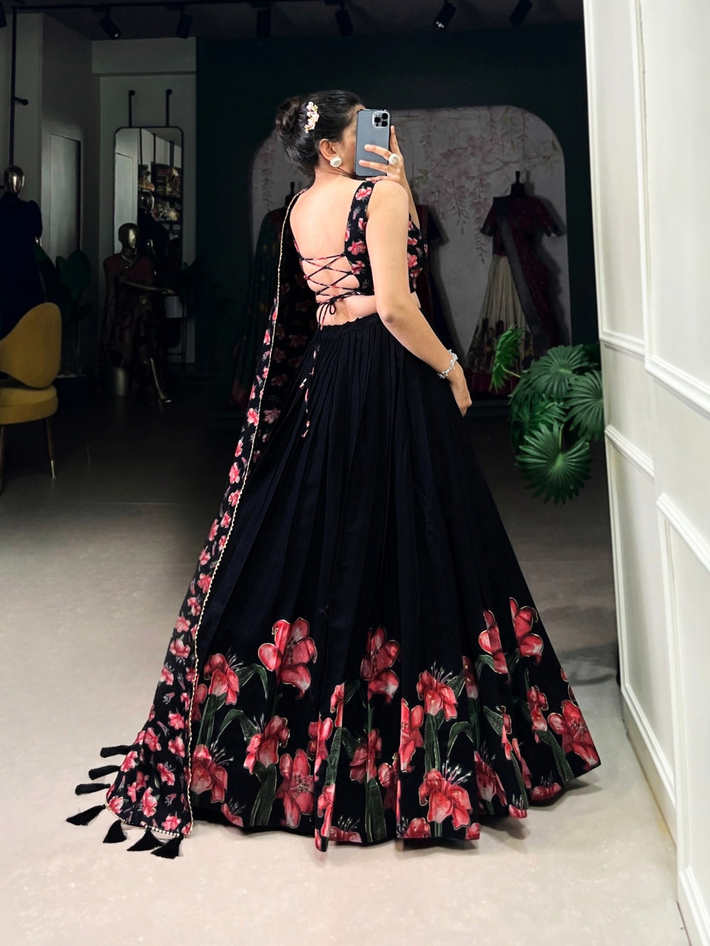 The Perfect Blend of Tradition And Sparkle Lehenga Choli (1254115)