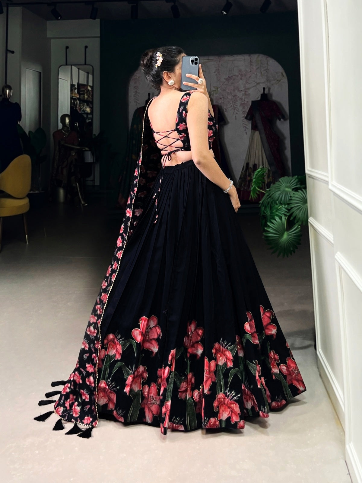 The Perfect Blend of Tradition And Sparkle Lehenga Choli (1254115)