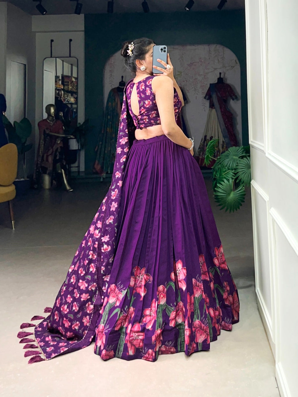 The Perfect Blend of Tradition And Sparkle Lehenga Choli (1254116)
