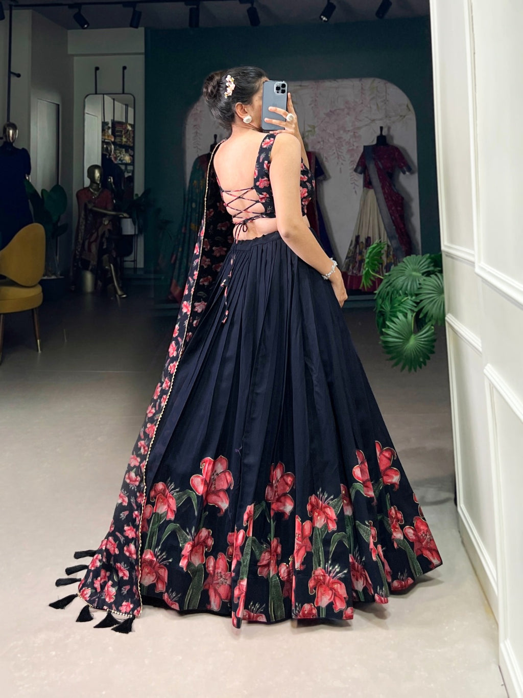 The Perfect Blend of Tradition And Sparkle Lehenga Choli (1254117)