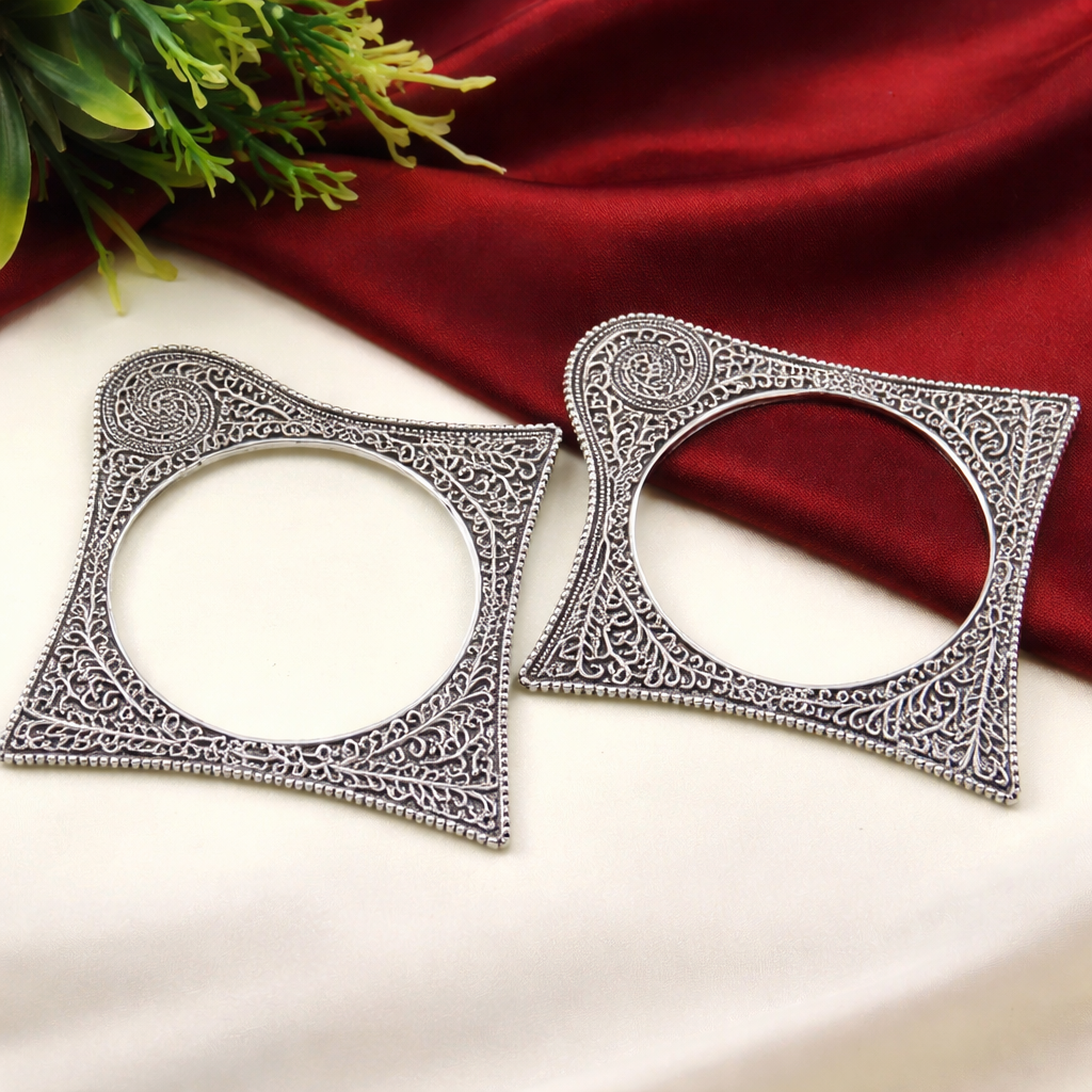 Silver-Toned Oxidised Bangles Ethnic Kada in Square Shape Pattern (125497)