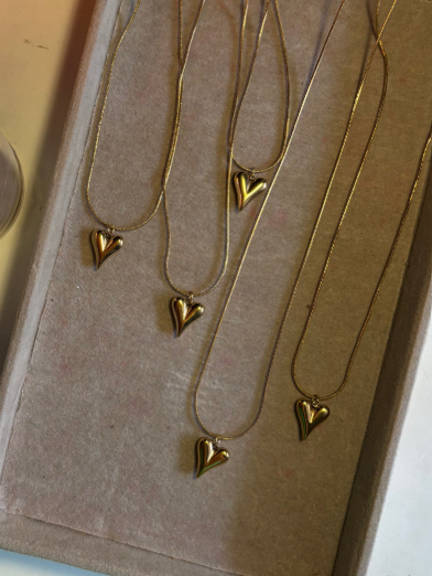 Elegant Heart Pendant Necklace – Minimal & Timeless (125420)