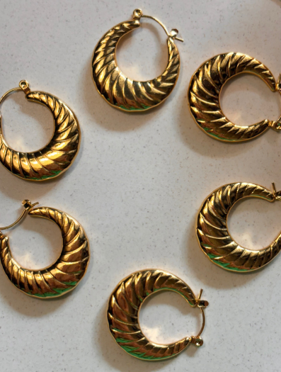 Twisted Gold Hoop Earrings – Bold Shine, Timeless Style (125422)