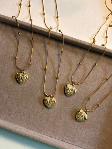 Textured Heart Pendant Necklace – Elegant Gold Finish (125419)