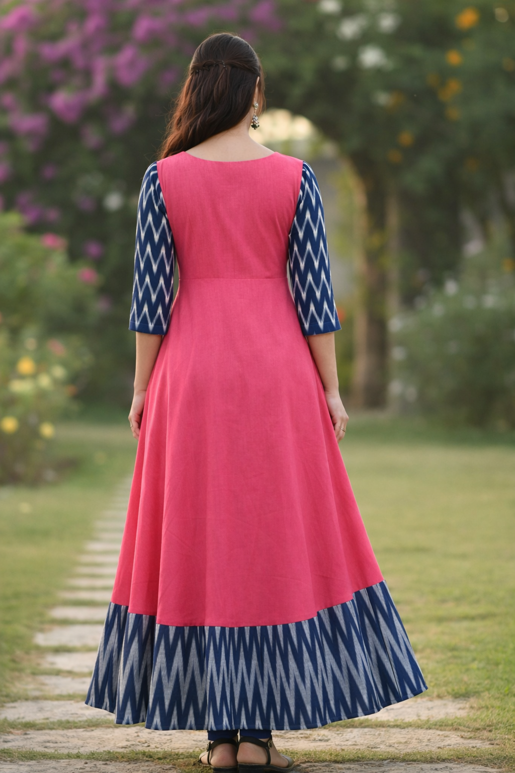 Women Solid Cotton Gown (1254107)