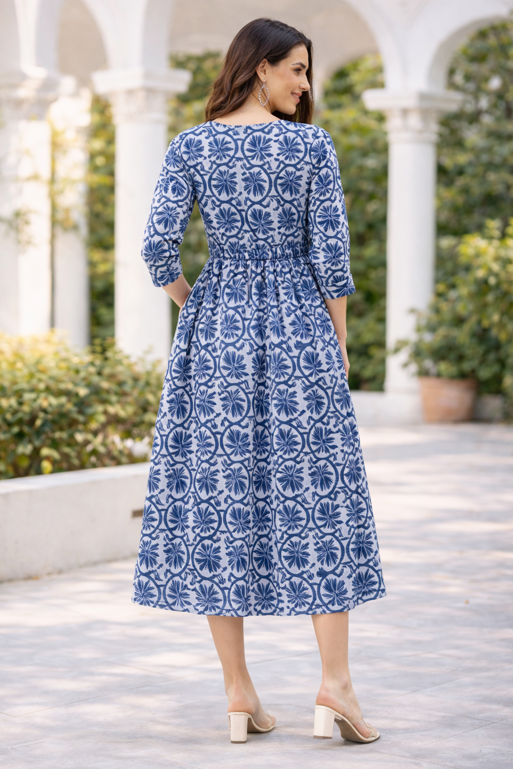 Women Solid Cotton Gown (1254152)