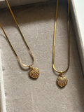 Golden Leaf Pendant Necklace – Subtle Sparkle, Everyday  (125421)