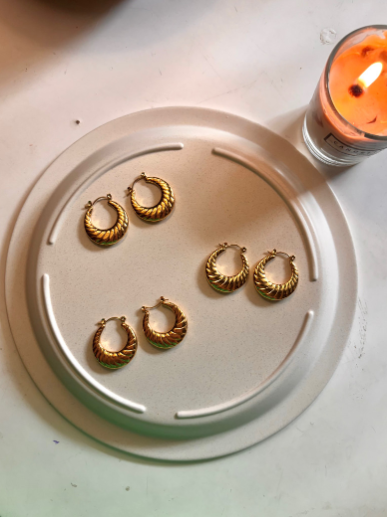 Twisted Gold Hoop Earrings – Bold Shine, Timeless Style (125422)