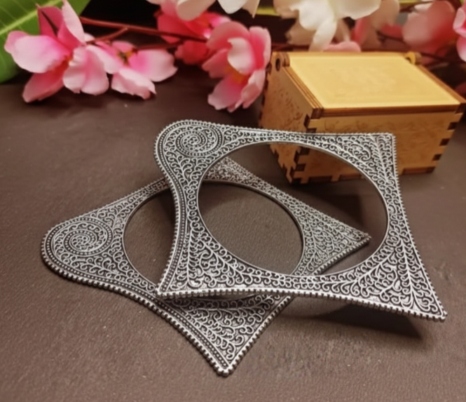 Silver-Toned Oxidised Bangles Ethnic Kada in Square Shape Pattern (125497)